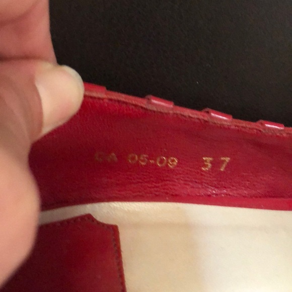 Christian Dior’s red scallop detail Serpent pumps - Picture 5 of 7